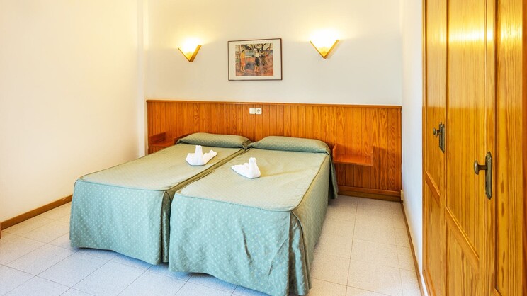 One Bedroom Apartment 